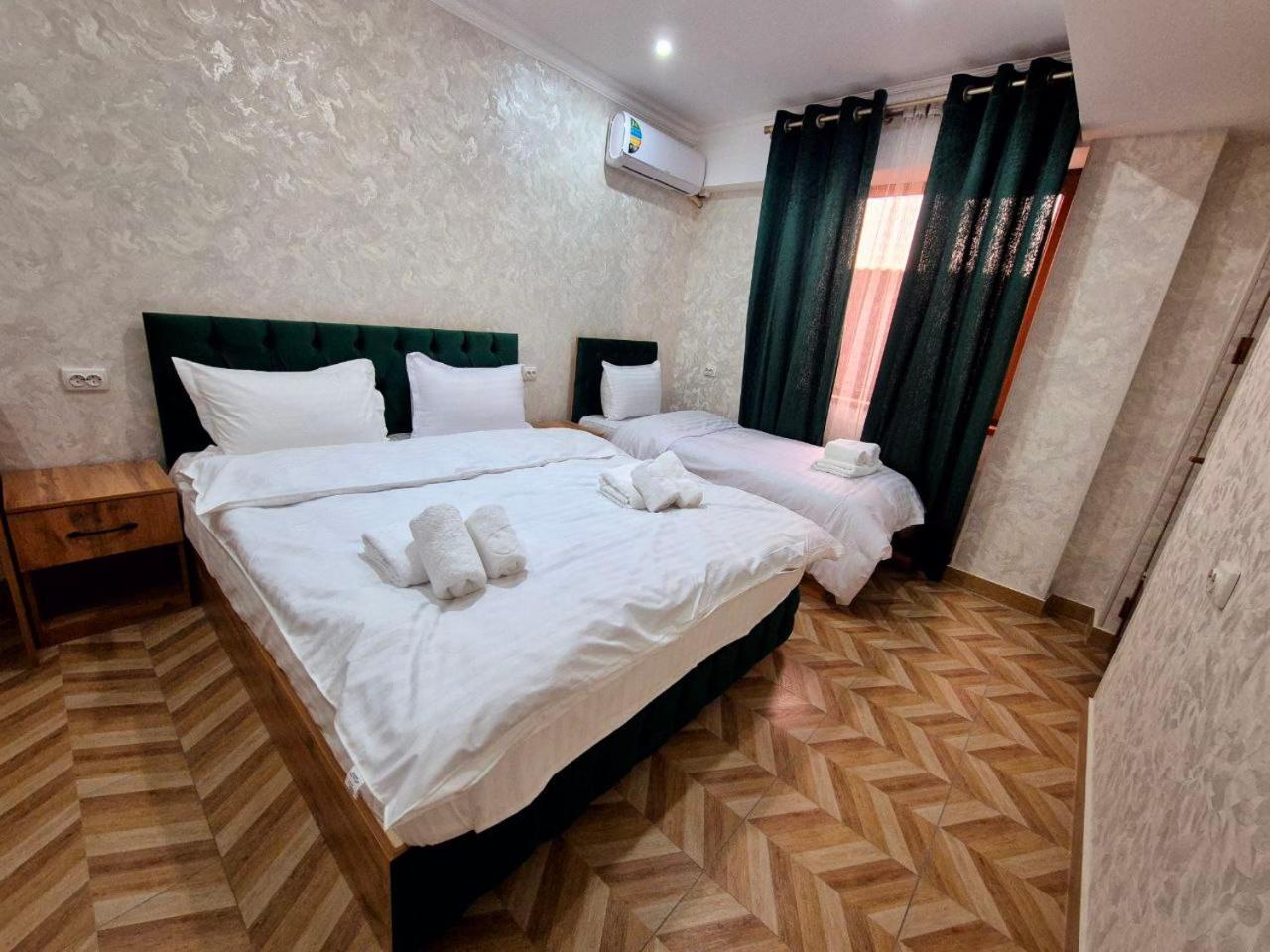 Samarkand Imron Hotel Buitenkant foto